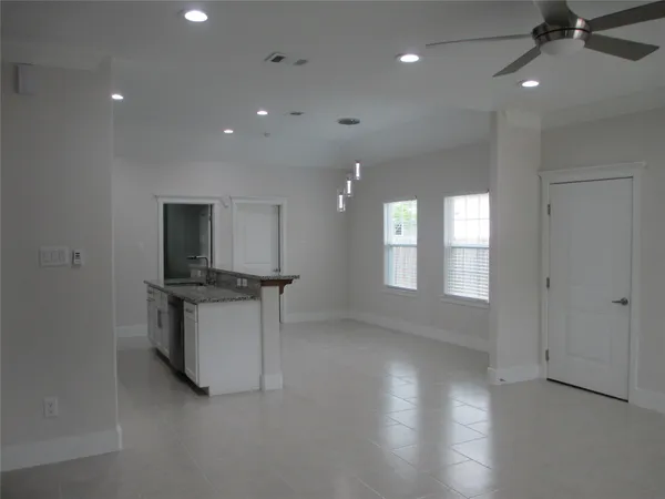 $2,000 | 1209 Elm, Baytown, TX 77520