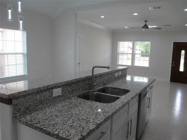 $2,000 | 1209 Elm, Baytown, TX 77520