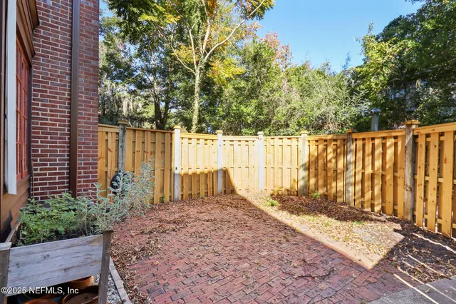 a view of a backyard with pathway