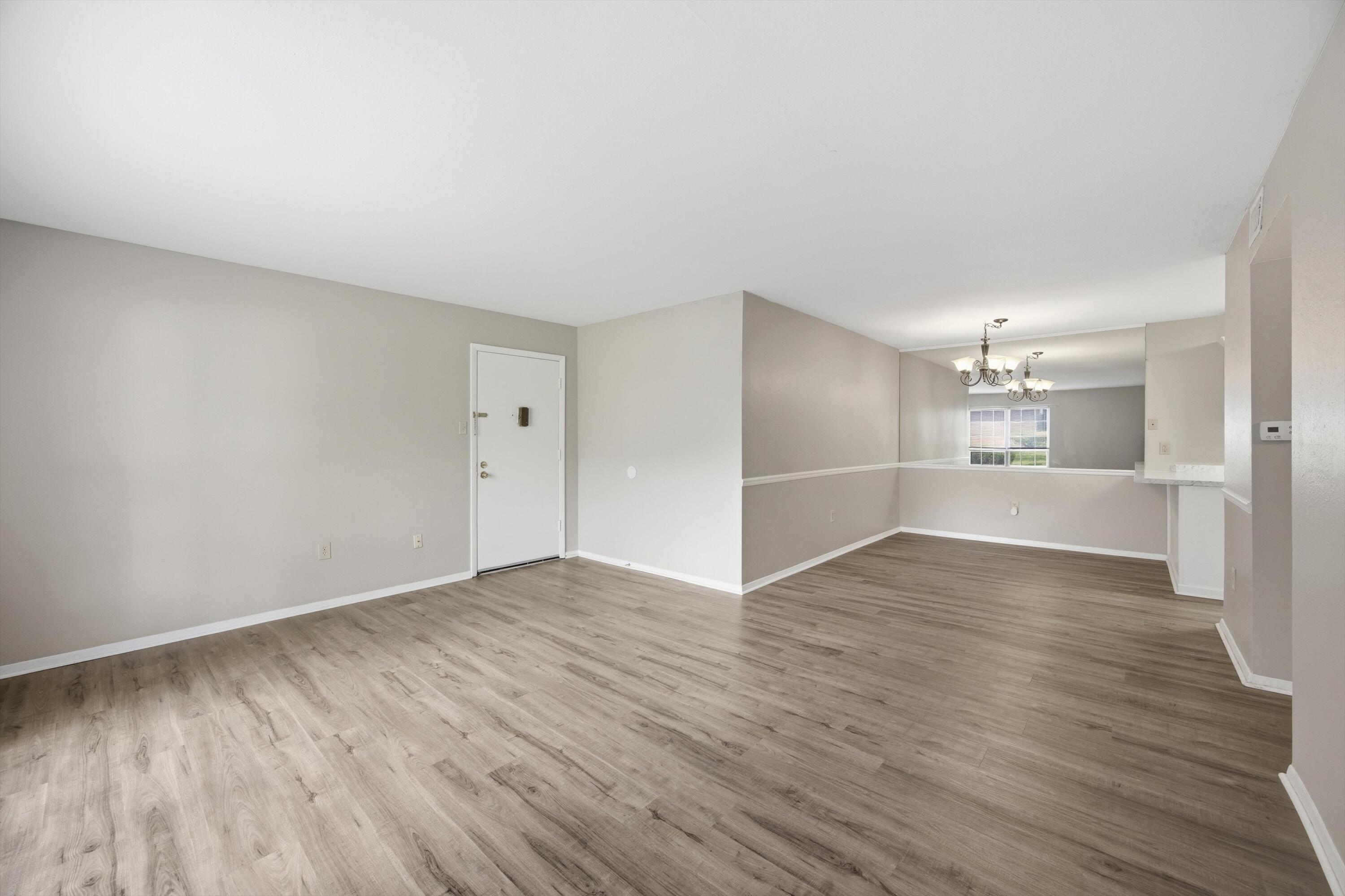 900 Mountain Creek Road, Unit Q264 Chattanooga, TN 37405 - Photo 5 of 23 05-900MtnCreekRd-AptQ264-4