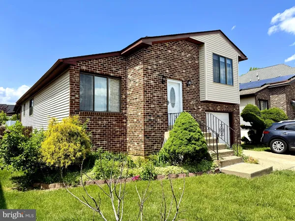 $3,300 | 13042-00 Trina Drive, Philadelphia, PA 19116