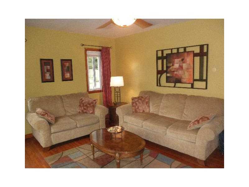 160 Evergreen Road Pittsburgh, PA 15209 - Photo 3 of 13 Living Room.