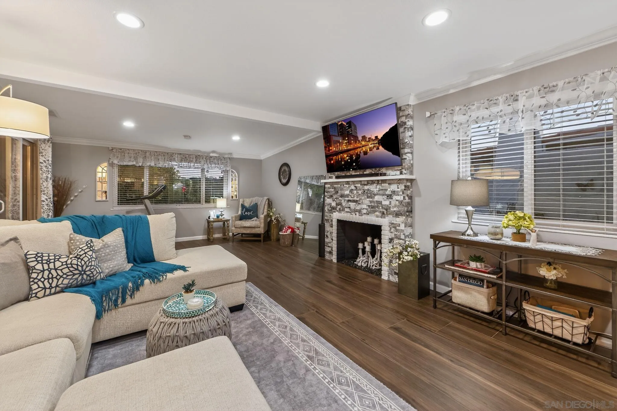 12461 Rios Road San Diego, CA 92128 - Photo 7 of 36 Gallery Image 7