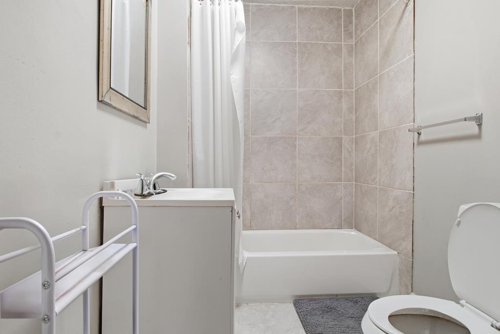 1404 18th Street Columbus, GA 31901 - Photo 16 of 20 a bathroom with a sink a toilet and bathtub