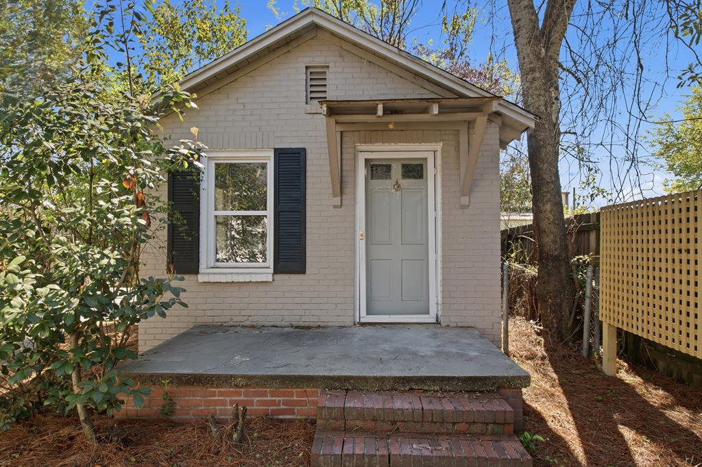 1404 18th Street Columbus, GA 31901 - Photo 18 of 20 a front view of house with a garden