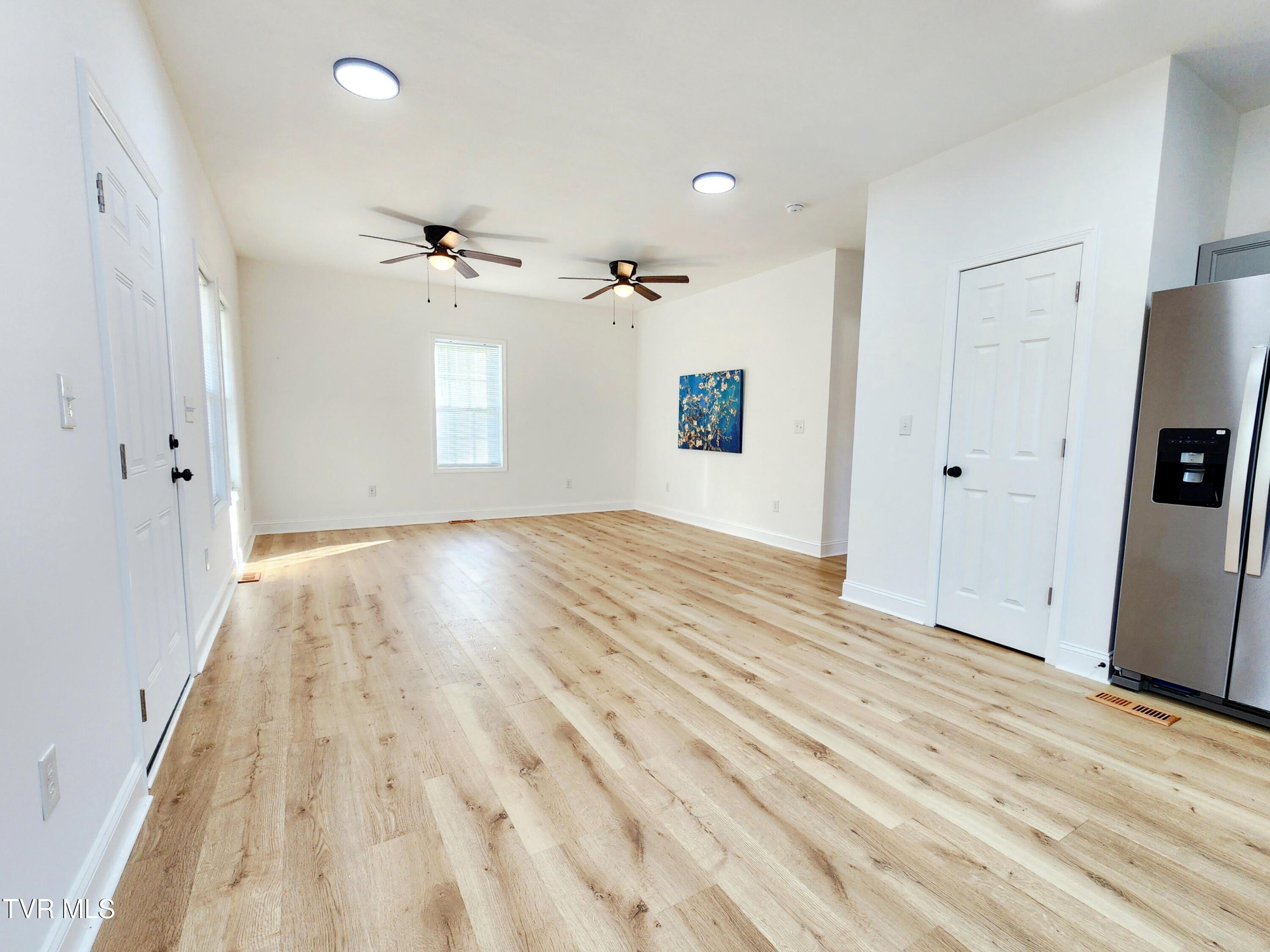 111 Parsley Street Erwin, TN 37650 - Photo 5 of 28 IMG_9397