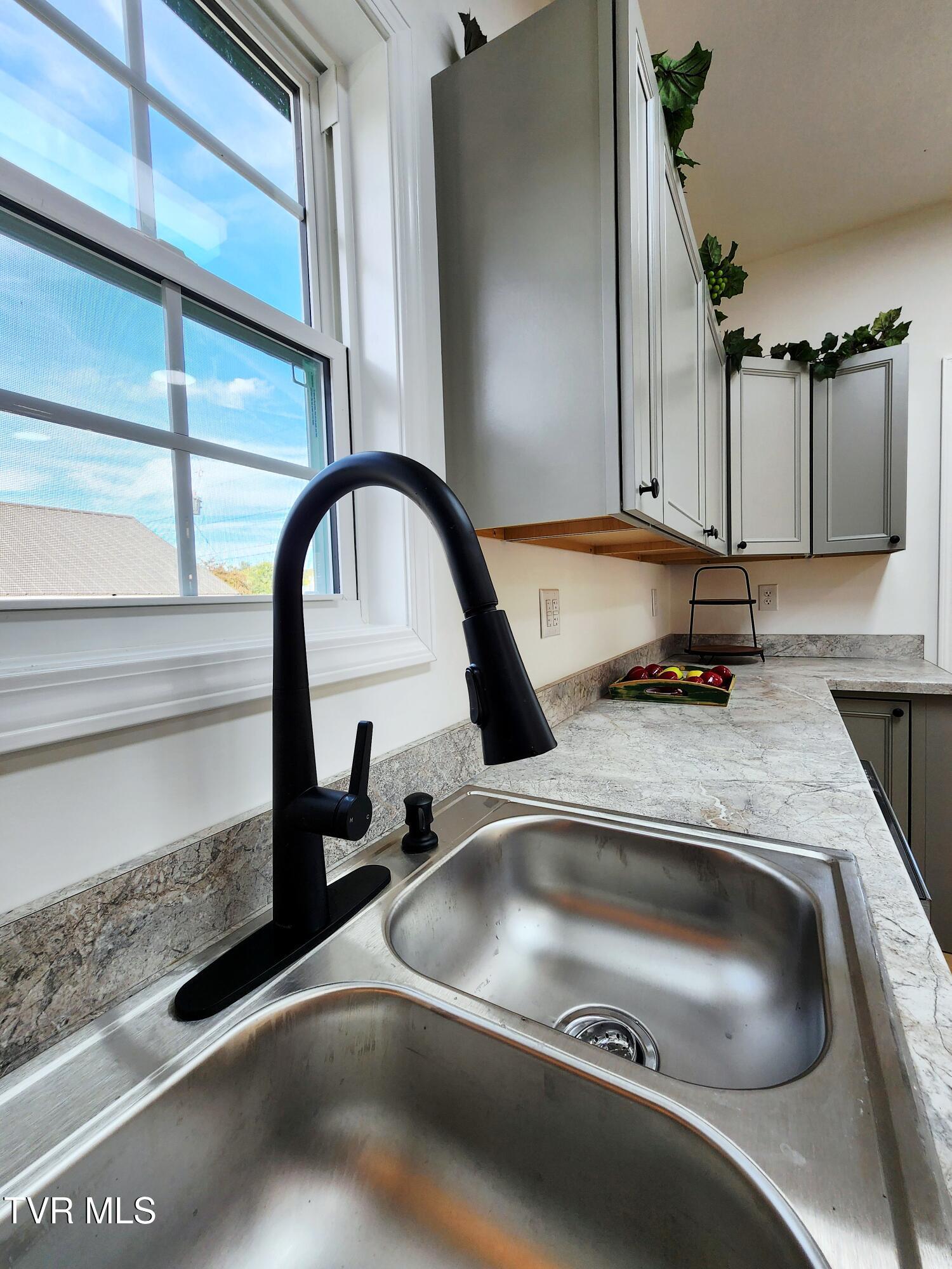 111 Parsley Street Erwin, TN 37650 - Photo 10 of 28 IMG_9421