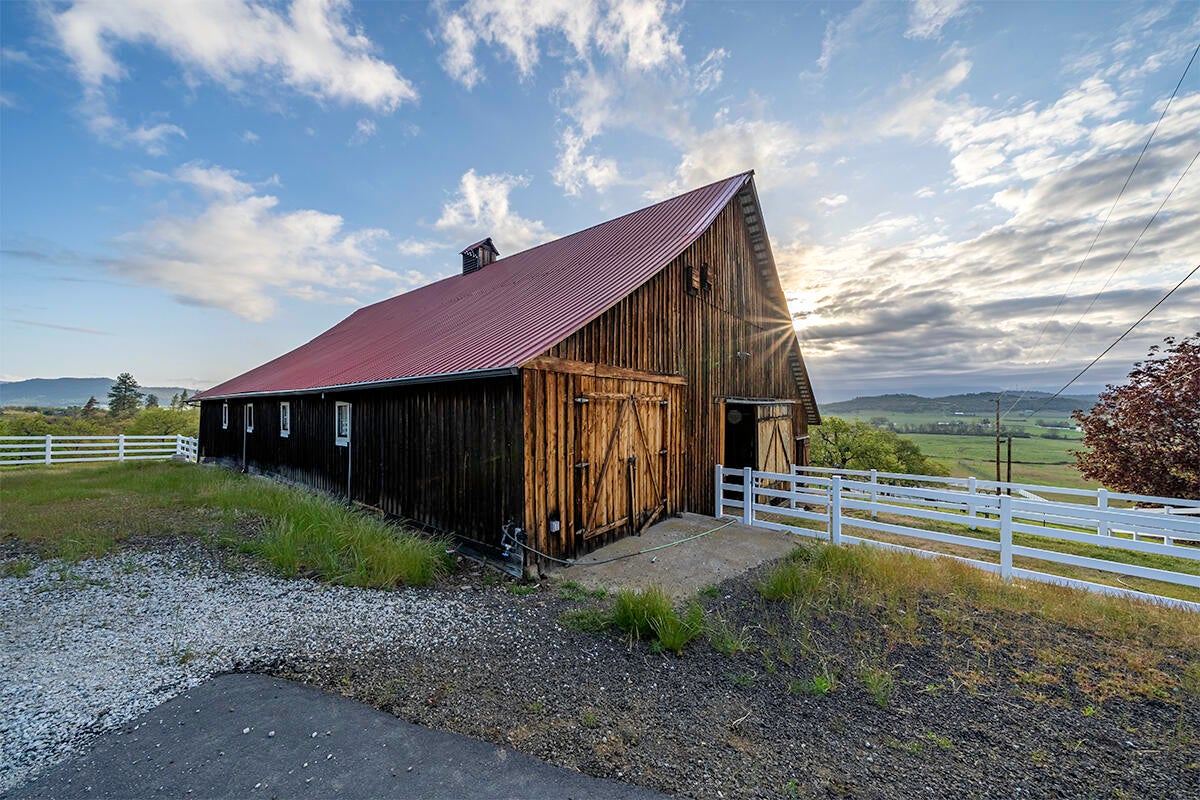 1930-1932 Stevens Road Eagle Point, OR 97524 - Photo 63 of 88 DSC08612-HDR-Edit