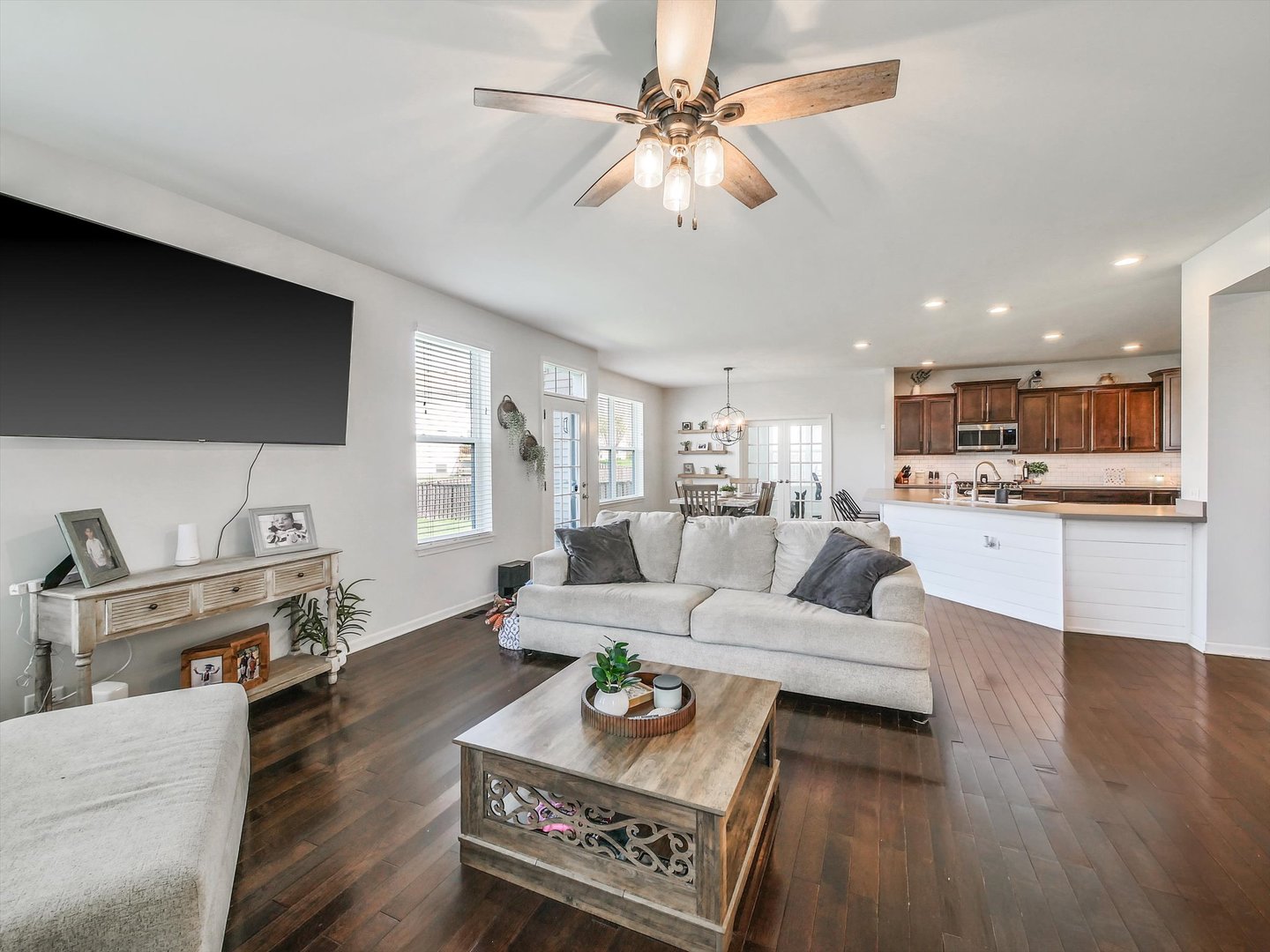32 Catamaran Circle Pingree Grove, IL 60140 - Photo 11 of 46 a living room with furniture and a flat screen tv