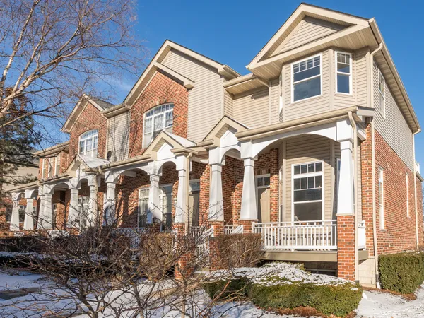 $399,900 | 1121 River Bend Lane, Lisle, IL 60532