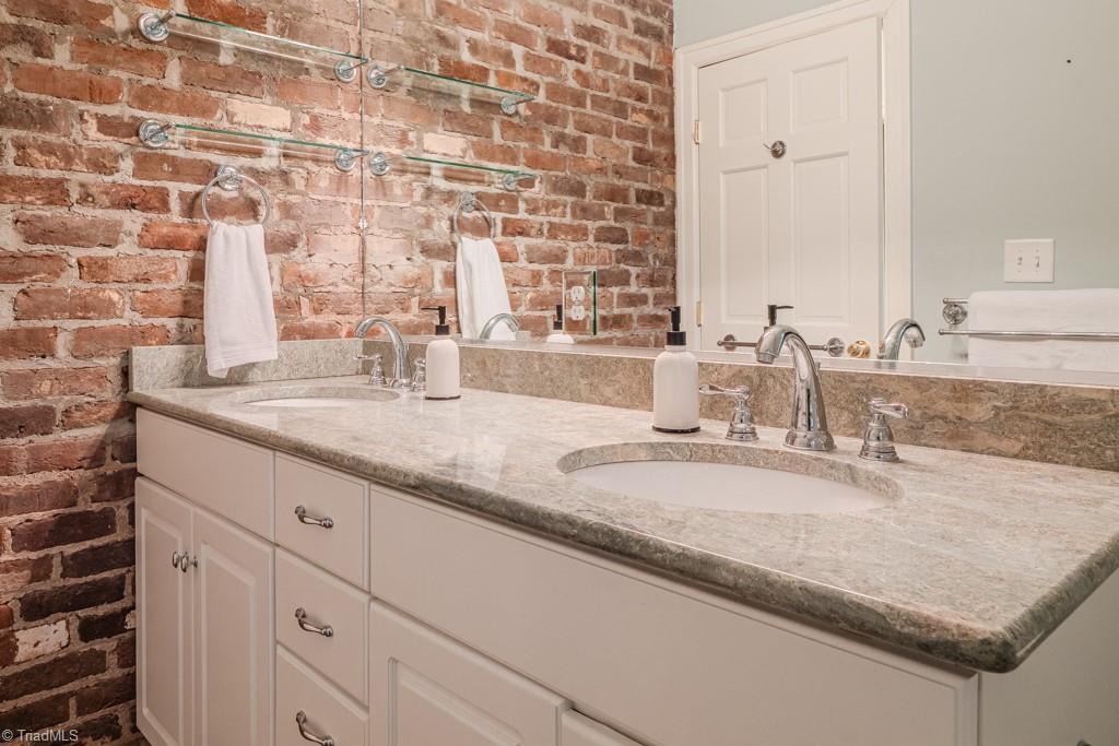 1700 Virginia Road Winston-Salem, NC 27104 - Photo 22 of 36 Bath connected to bedroom 3