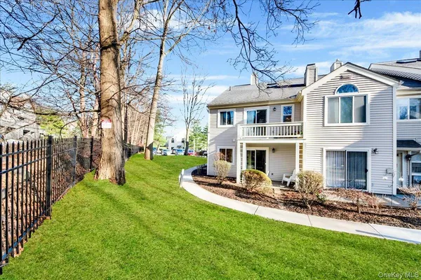 $395,000 | 21 Arbor Way, Unit 21, Peekskill, NY 10566