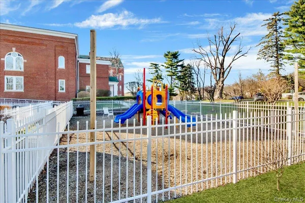 $395,000 | 21 Arbor Way, Unit 21, Peekskill, NY 10566