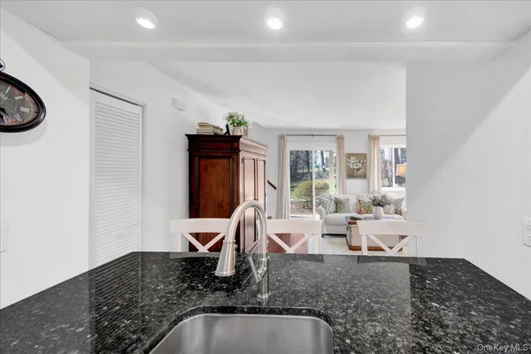 $395,000 | 21 Arbor Way, Unit 21, Peekskill, NY 10566