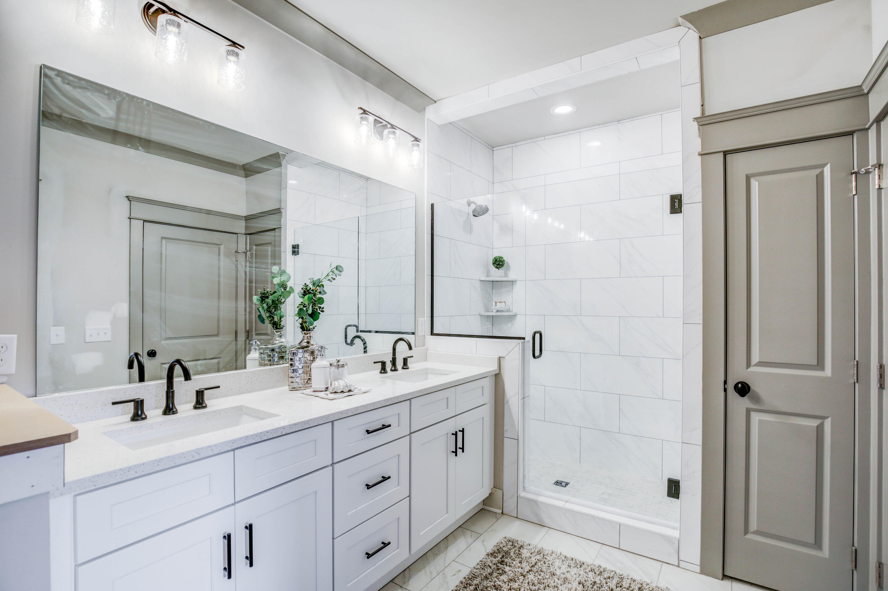 4726 North Forest Road Hixson, TN 37343 - Photo 14 of 52 Ensuite Bath w/ Soft Close Cabinets
