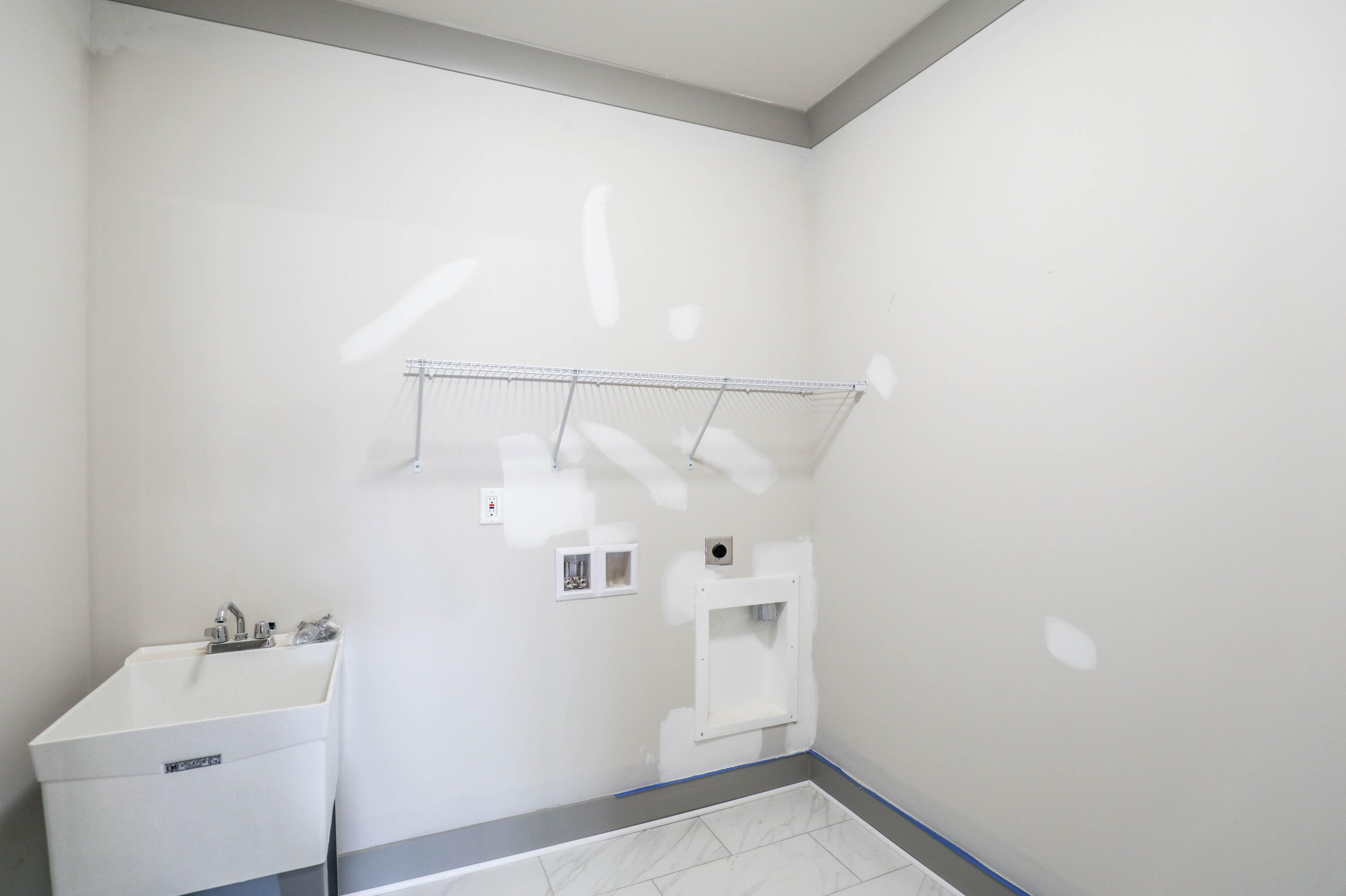 4726 North Forest Road Hixson, TN 37343 - Photo 25 of 52 Large Laundry Room w/ Sink