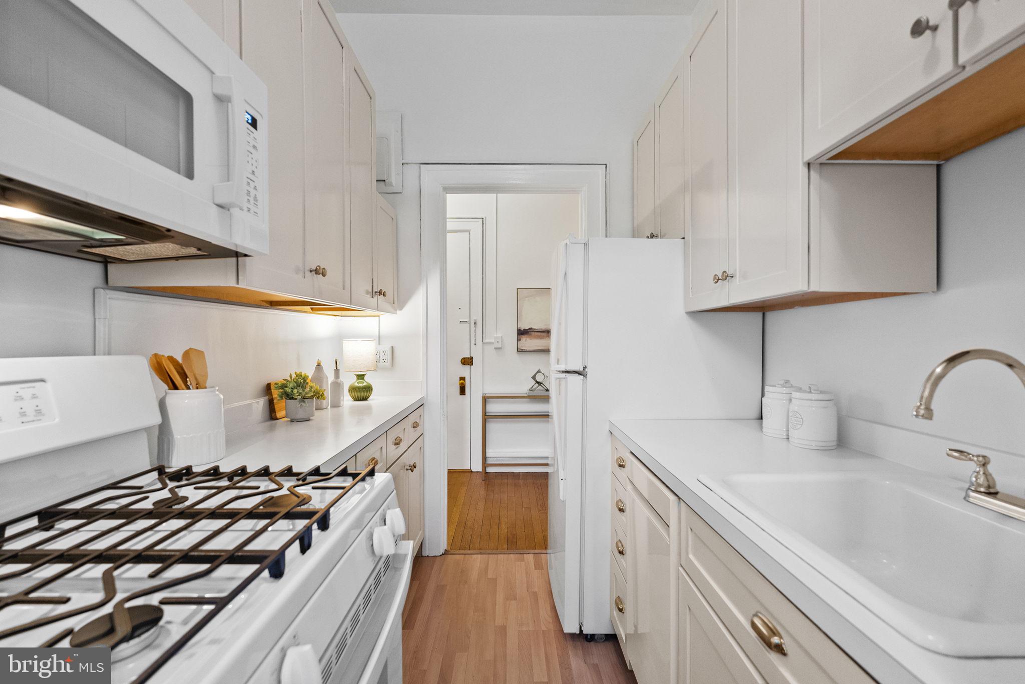 3039 Macomb Street Northwest, Unit 35 Washington, DC 20008 - Photo 17 of 50 Updated kitchen