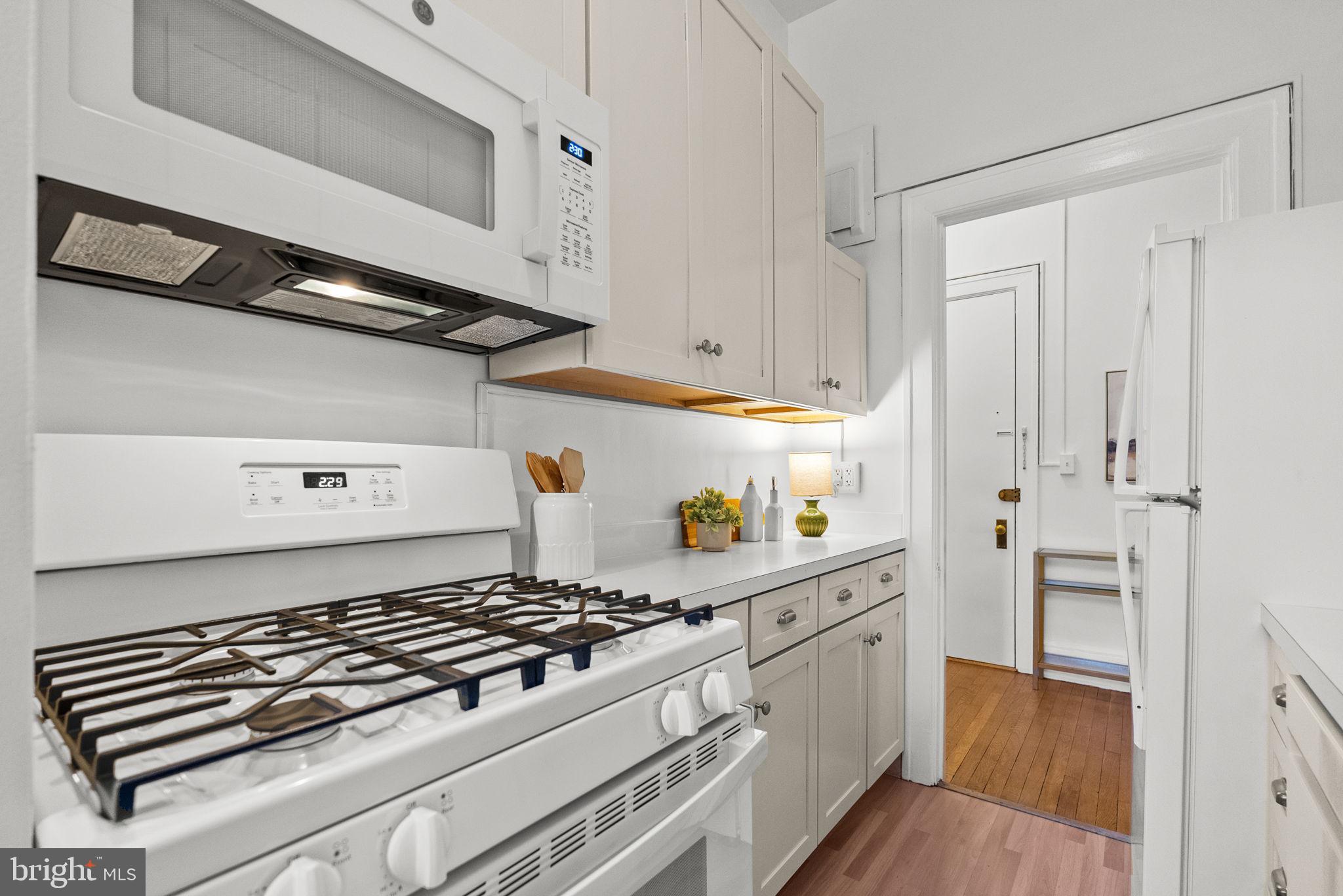 3039 Macomb Street Northwest, Unit 35 Washington, DC 20008 - Photo 20 of 50 Kitchen