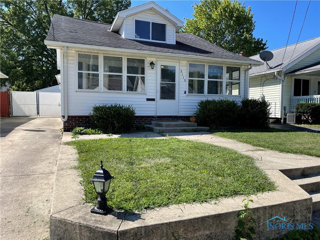 2113 Fairfax Road Toledo, OH 43613 - Photo 2 of 22 Gallery Image 2