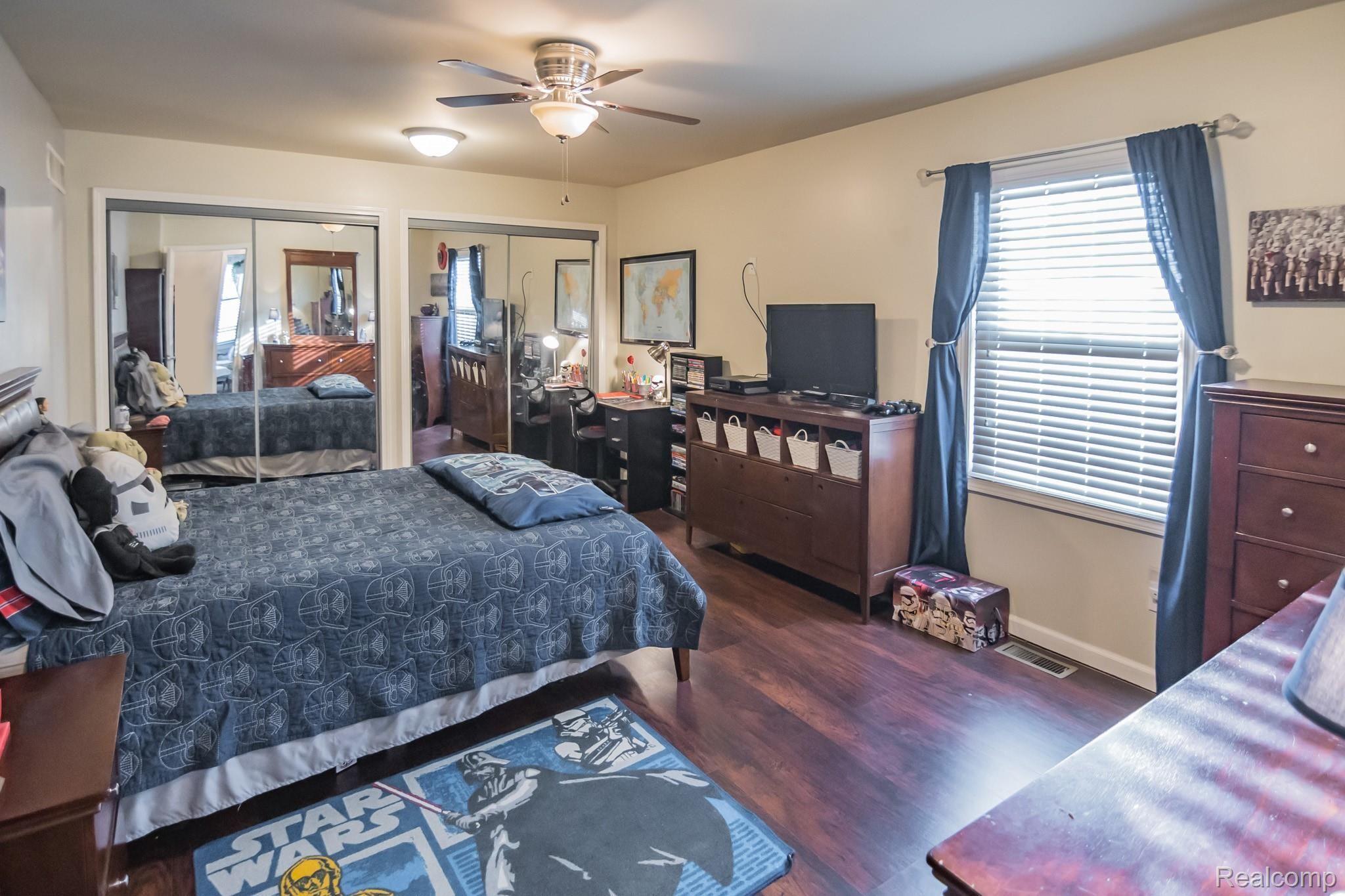 3576 Samuel Avenue Rochester, MI 48309 - Photo 24 of 31 Large bedrooms with dual closets-ceiling fan