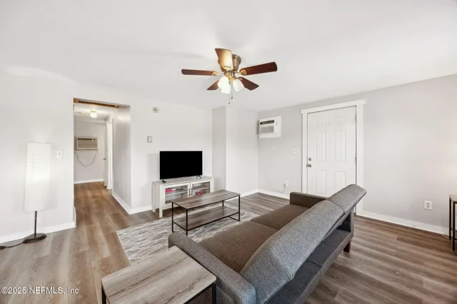 $1,100 | 5340 Kingsbury Street, Jacksonville, FL 32205