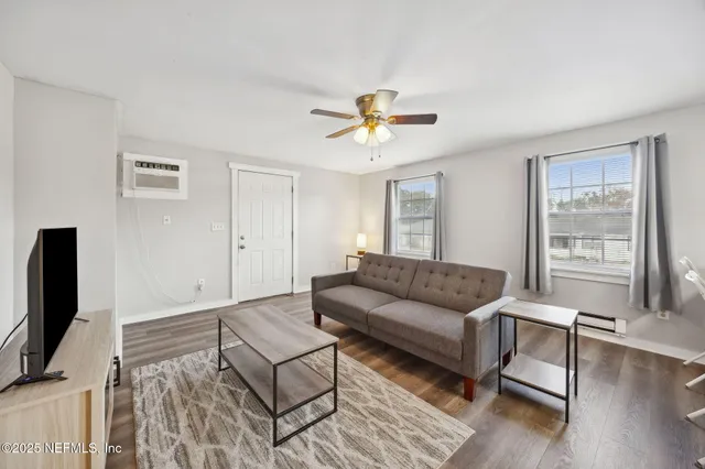 $1,100 | 5340 Kingsbury Street, Jacksonville, FL 32205