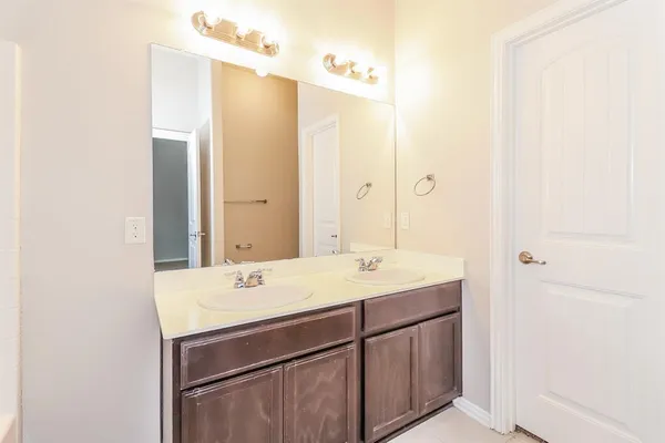 $2,210 | 963 Ranch Road, Dallas, TX 75253