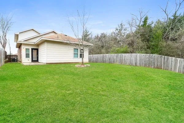 $2,210 | 963 Ranch Road, Dallas, TX 75253