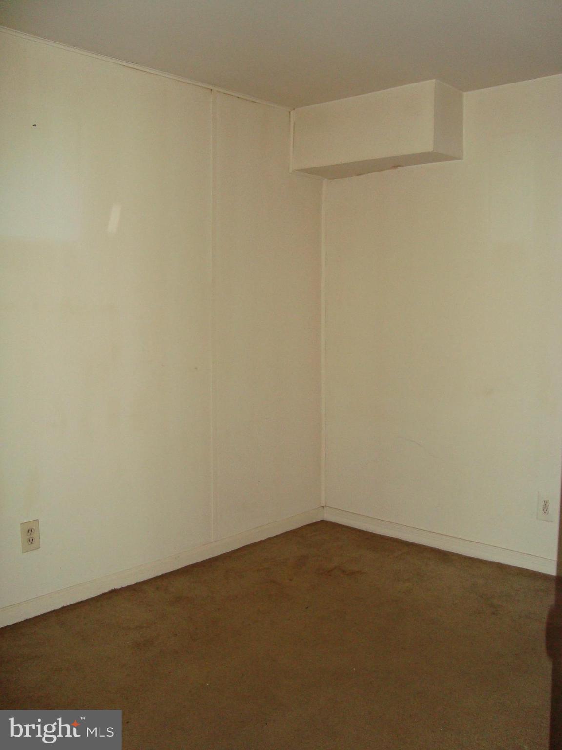 130 Duvall Lane, Unit 187T3 Gaithersburg, MD 20877 - Photo 6 of 19 a view of an empty room