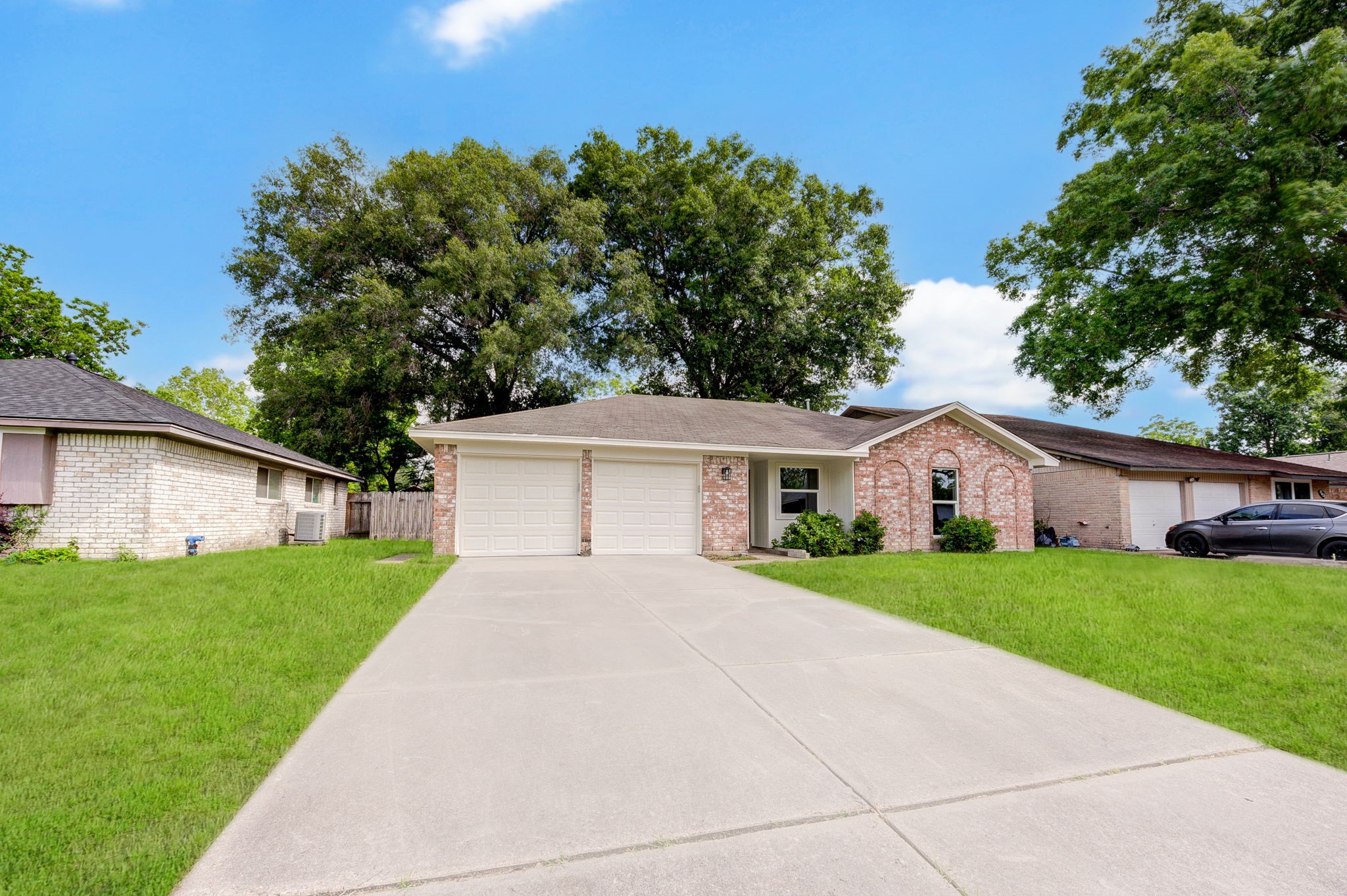 9617 Caffrey Street Houston, TX 77075 - Photo 2 of 31