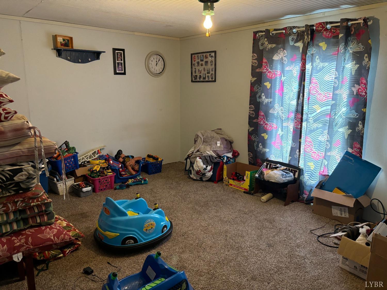 168 Victoria Drive Amherst, VA 24521 - Photo 3 of 9 a view of a room with gym equipment