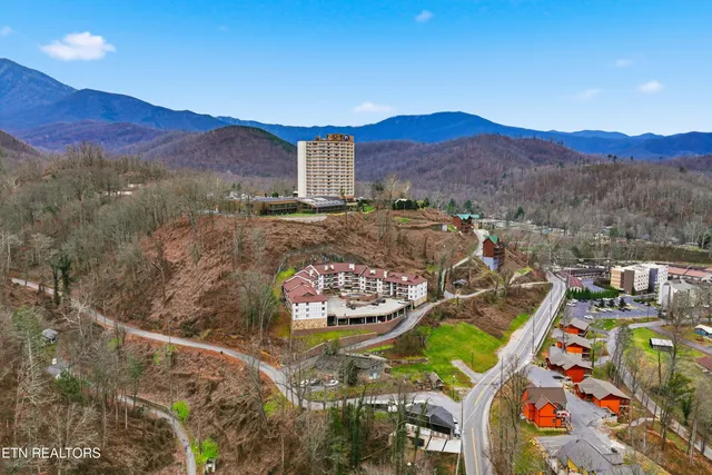 $390,000 | 616 Turkey Nest Road, Unit 209, Gatlinburg, TN 37738