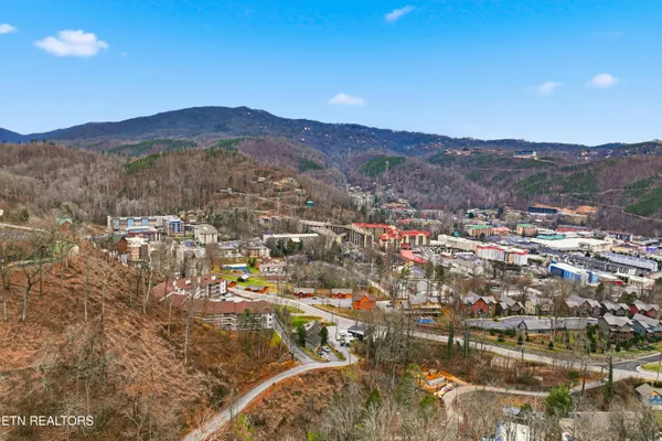 $390,000 | 616 Turkey Nest Road, Unit 209, Gatlinburg, TN 37738
