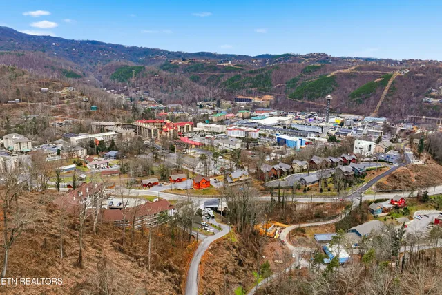 $390,000 | 616 Turkey Nest Road, Unit 209, Gatlinburg, TN 37738