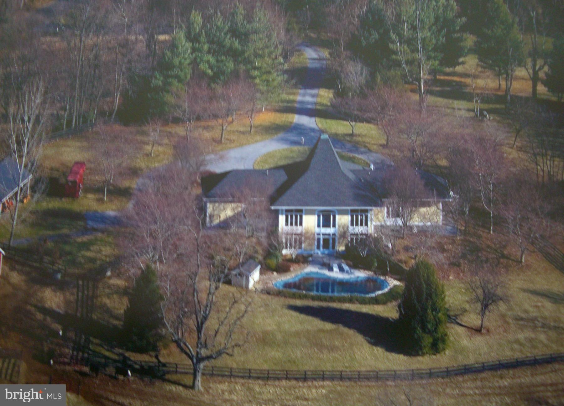 13491 Hume Road Hume, VA 22639 - Photo 2 of 30 Rear aerial/pool