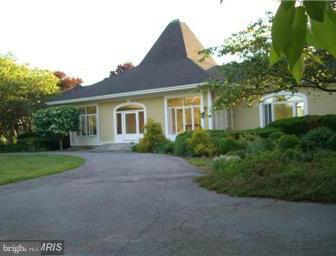13491 Hume Road Hume, VA 22639 - Photo 29 of 30 Circular drive