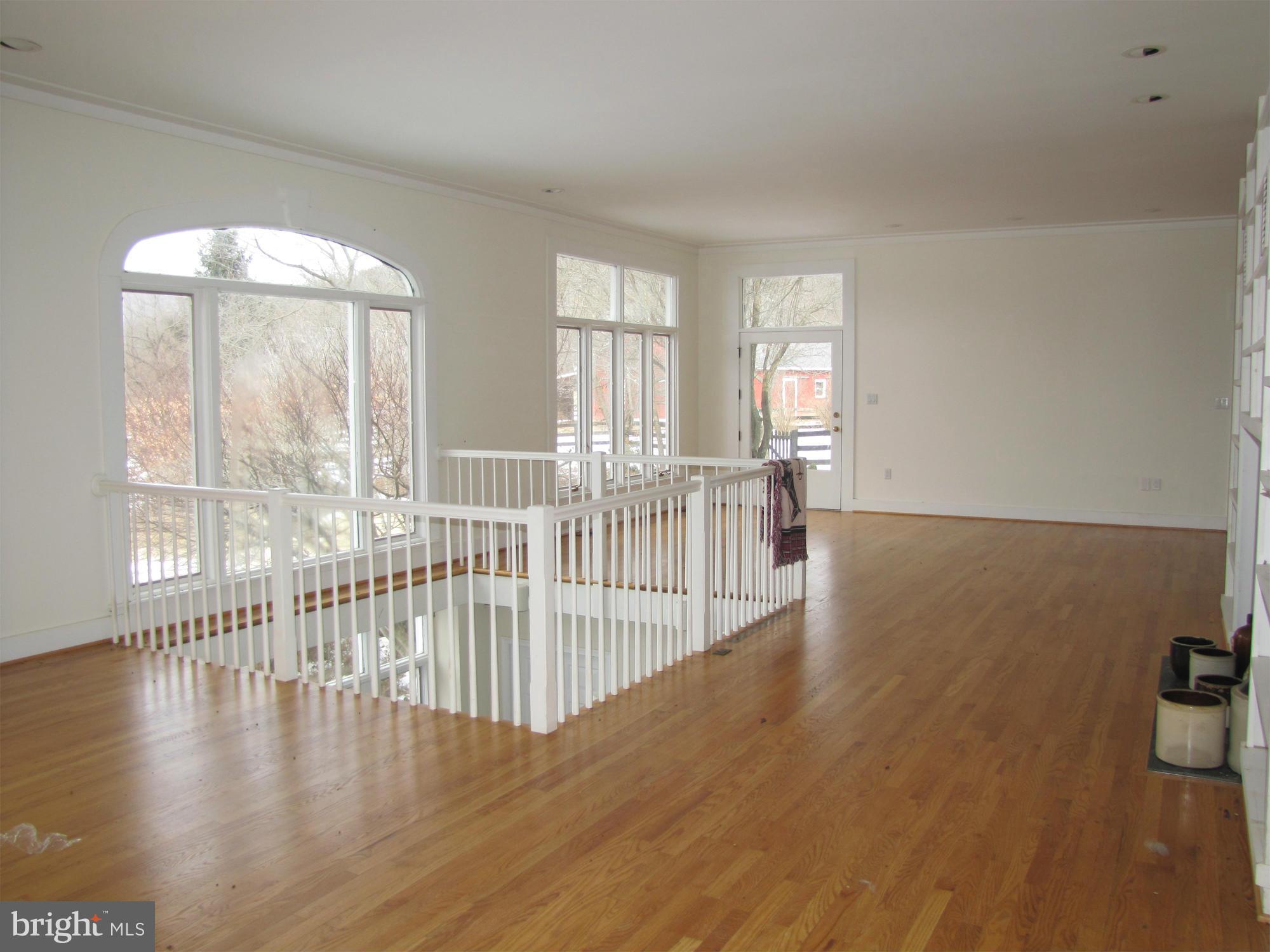 13491 Hume Road Hume, VA 22639 - Photo 4 of 30 Family room and dining room