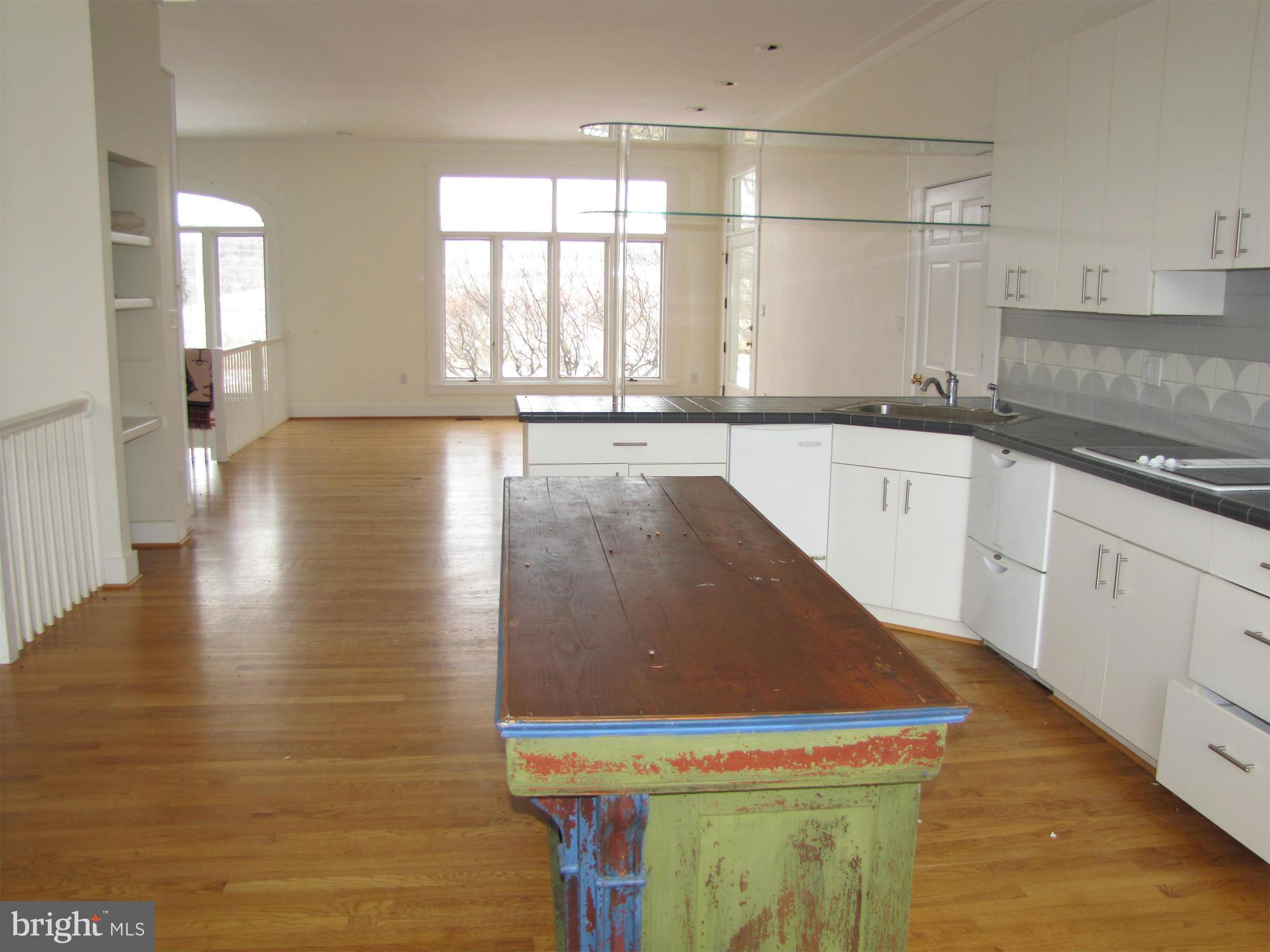 13491 Hume Road Hume, VA 22639 - Photo 5 of 30 Kitchen to dining room