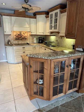 $2,200 | 9000 Jacaranda Lane, Unit 207, Plantation, FL 33324