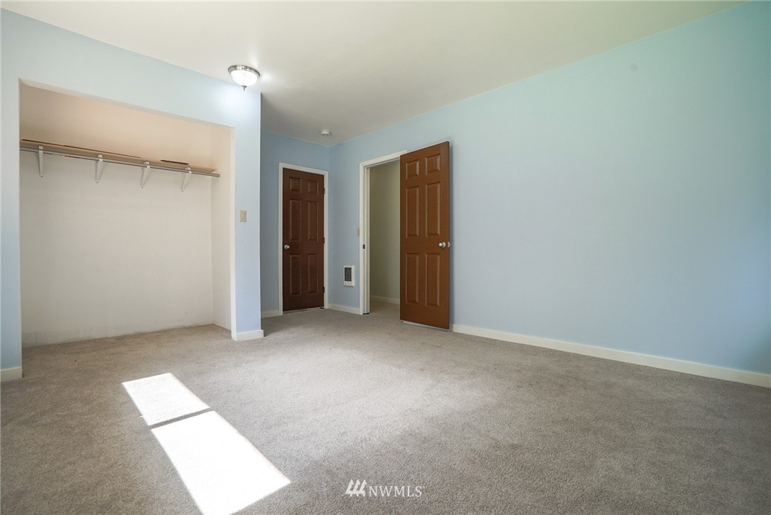 1956 Yew Street Road Bellingham, WA 98229 - Photo 14 of 25 Gallery Image 14