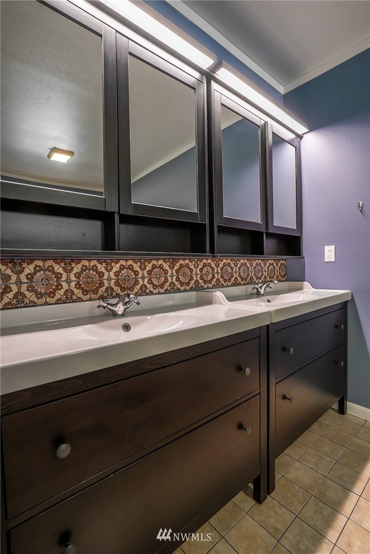 1956 Yew Street Road Bellingham, WA 98229 - Photo 18 of 25 Gallery Image 18