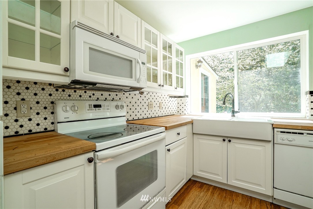 1956 Yew Street Road Bellingham, WA 98229 - Photo 7 of 25 Gallery Image 7