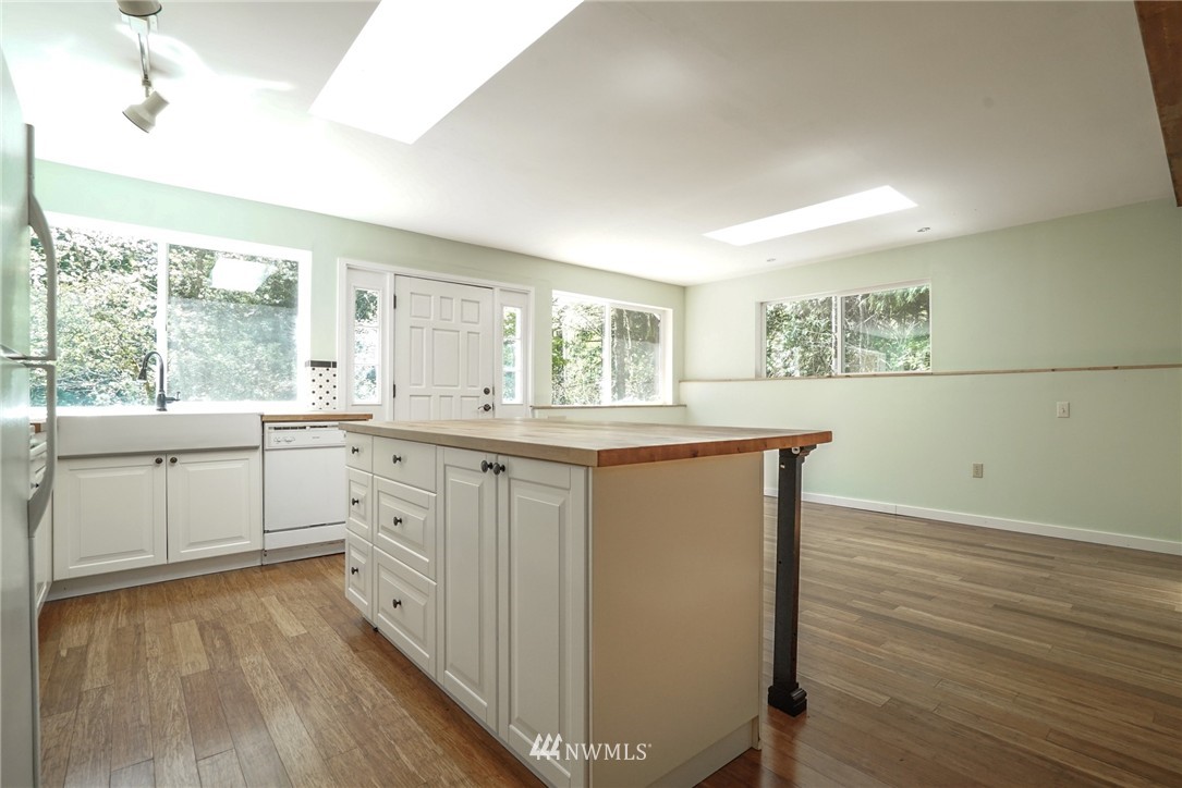1956 Yew Street Road Bellingham, WA 98229 - Photo 8 of 25 Gallery Image 8