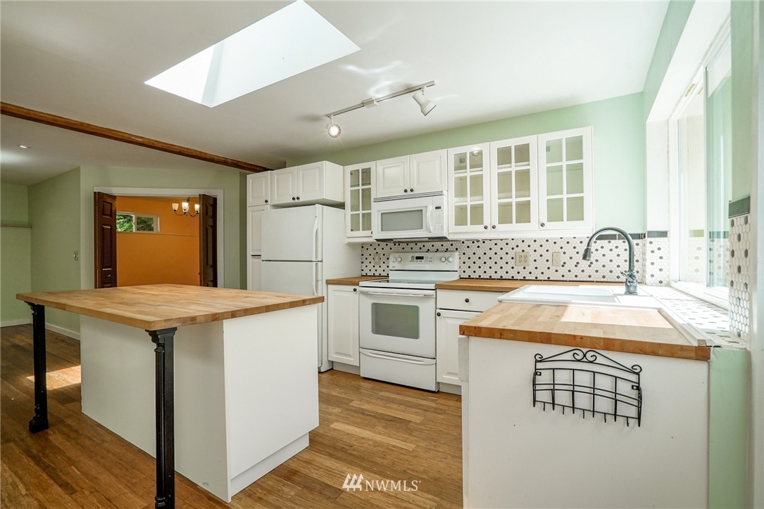 1956 Yew Street Road Bellingham, WA 98229 - Photo 9 of 25 Gallery Image 9