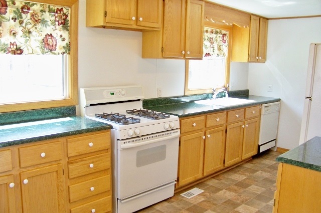 604 Robson Road Winona Lake, IN 46590 - Photo 3 of 23 Gallery Image 3