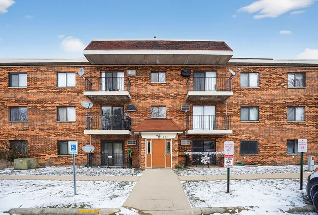 $199,900 | 971 North Rohlwing Road, Unit GB, Addison, IL 60101