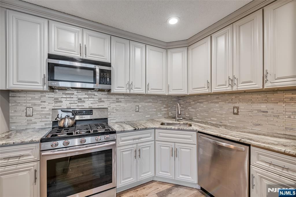 430 Poets Way, Unit 430 Mahwah, NJ 07430 - Photo 12 of 26