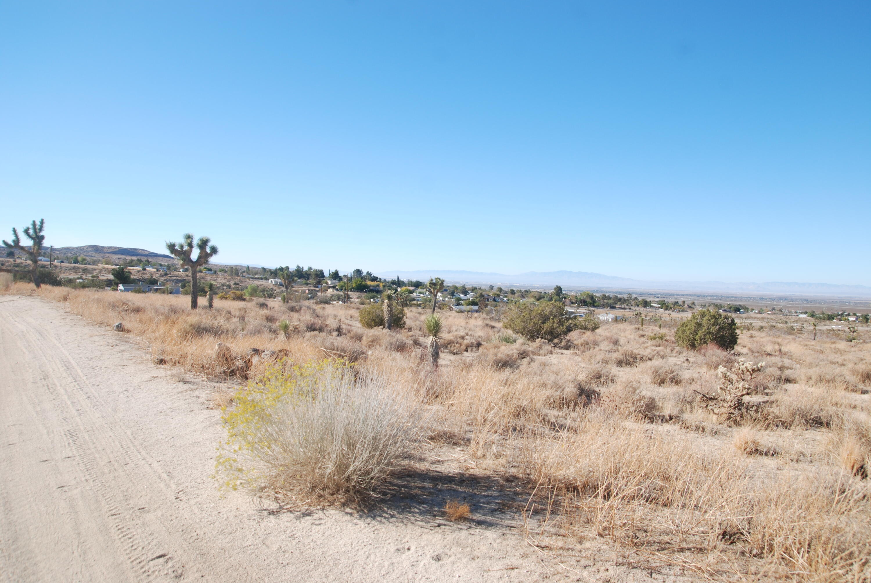136 Vic Street, Unit E W12 Pearblossom, CA 93553 - Photo 9 of 20 a view of lake view and mountain