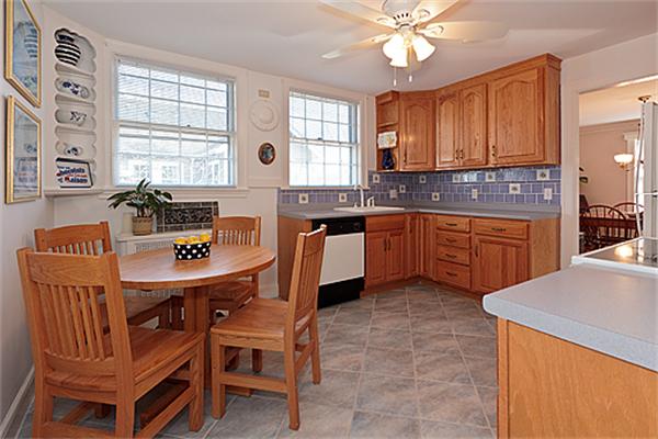 34 Foster Road, Unit 2 Belmont, MA 02478 - Photo 5 of 25 Gallery Image 5