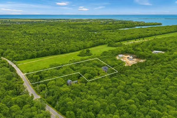 $3,100,000 | 114 Meeting House Way, Edgartown, MA 02539